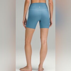 NWOT Lululemon High Rise Yoga Short Grid Texture size 6